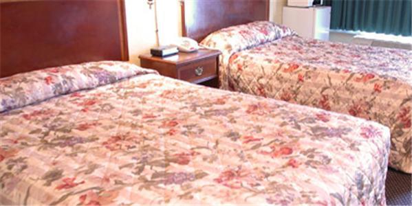 Americas Best Inn Birmingham Airport Hotel Room photo